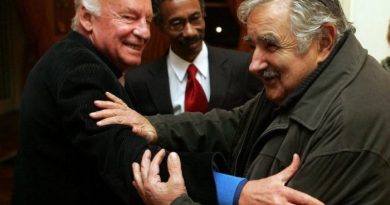 Descripción de Eduardo Galeano, por Pepe Mujica